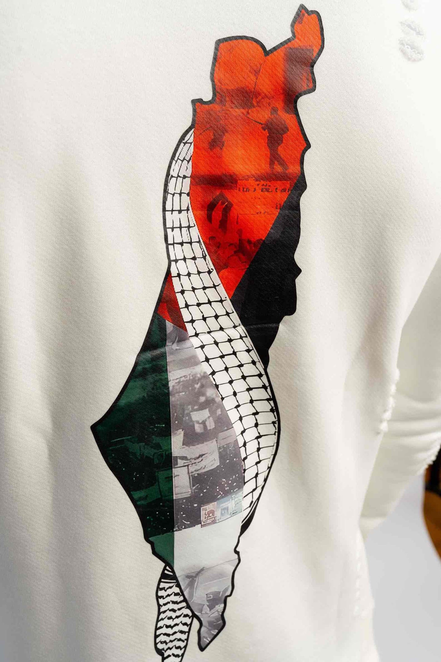 Para Palestina, but White