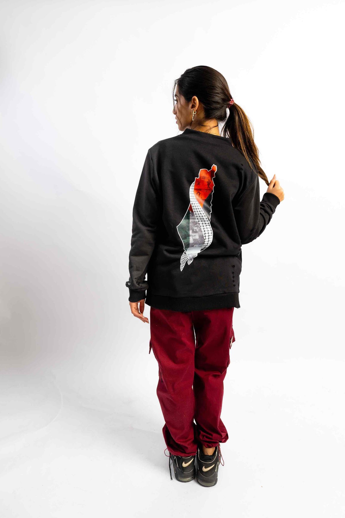 Para Palestina sweatshirt in Black by designedbyDucky